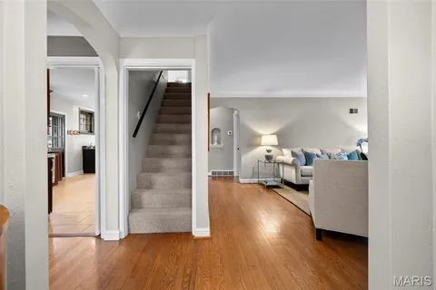 $549,900 | 9425 White Avenue, Brentwood, MO 63144