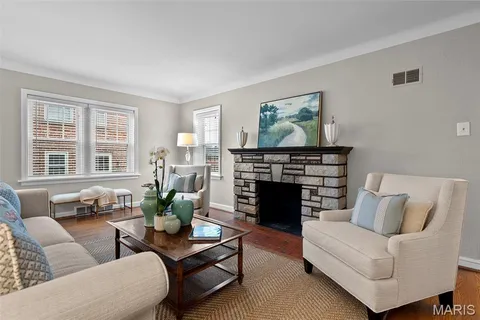 $549,900 | 9425 White Avenue, Brentwood, MO 63144