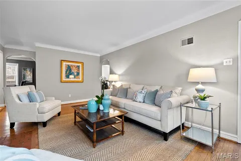 $549,900 | 9425 White Avenue, Brentwood, MO 63144