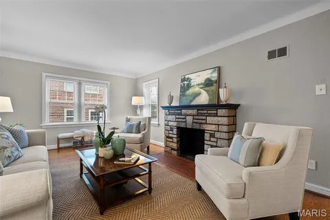 $549,900 | 9425 White Avenue, Brentwood, MO 63144