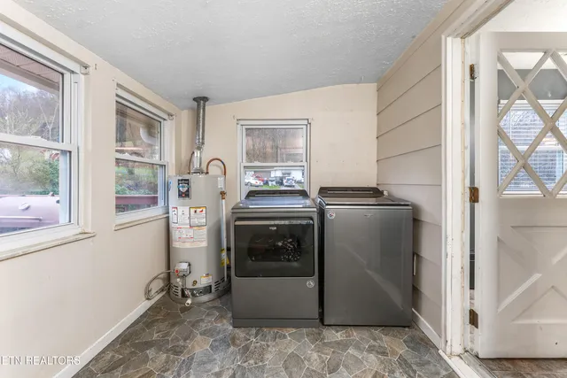 $260,000 | 115 West Oak Lane, Caryville, TN 37714