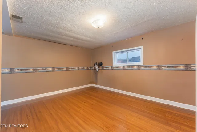 $260,000 | 115 West Oak Lane, Caryville, TN 37714