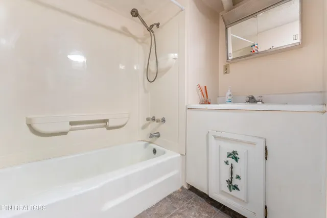 $260,000 | 115 West Oak Lane, Caryville, TN 37714