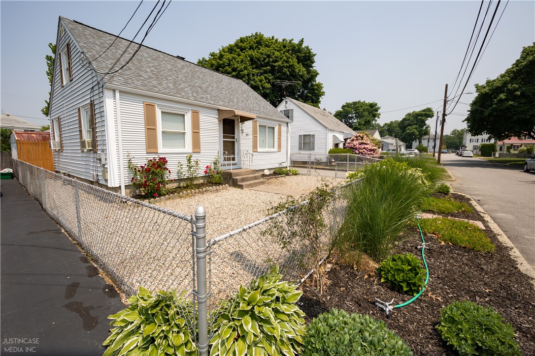 78 Farrell Street Pawtucket, RI 02861 - Photo 3 of 35 Gallery Image 3