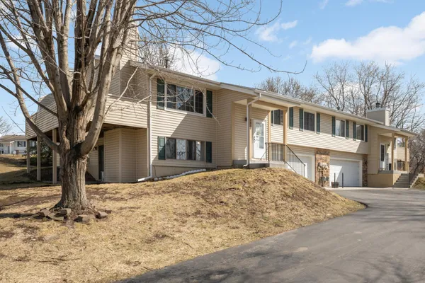 $271,900 | 3830 Laurel Court, Eagan, MN 55122