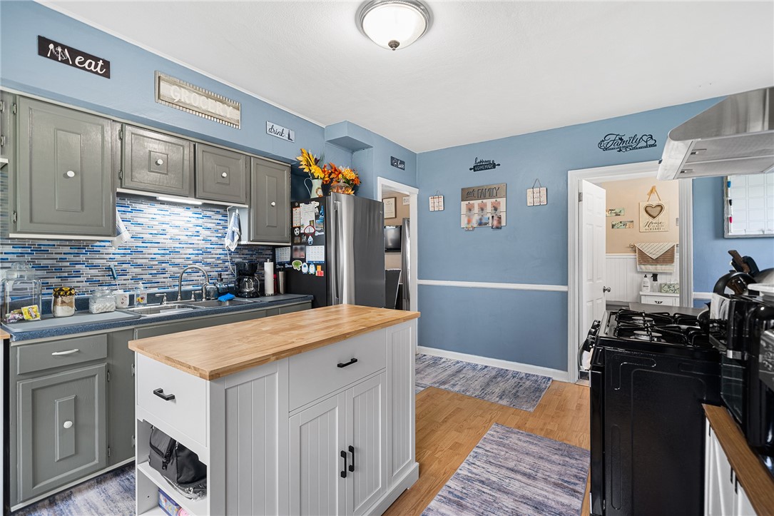 56 Cottage Street Warwick, RI 02886 - Photo 9 of 33