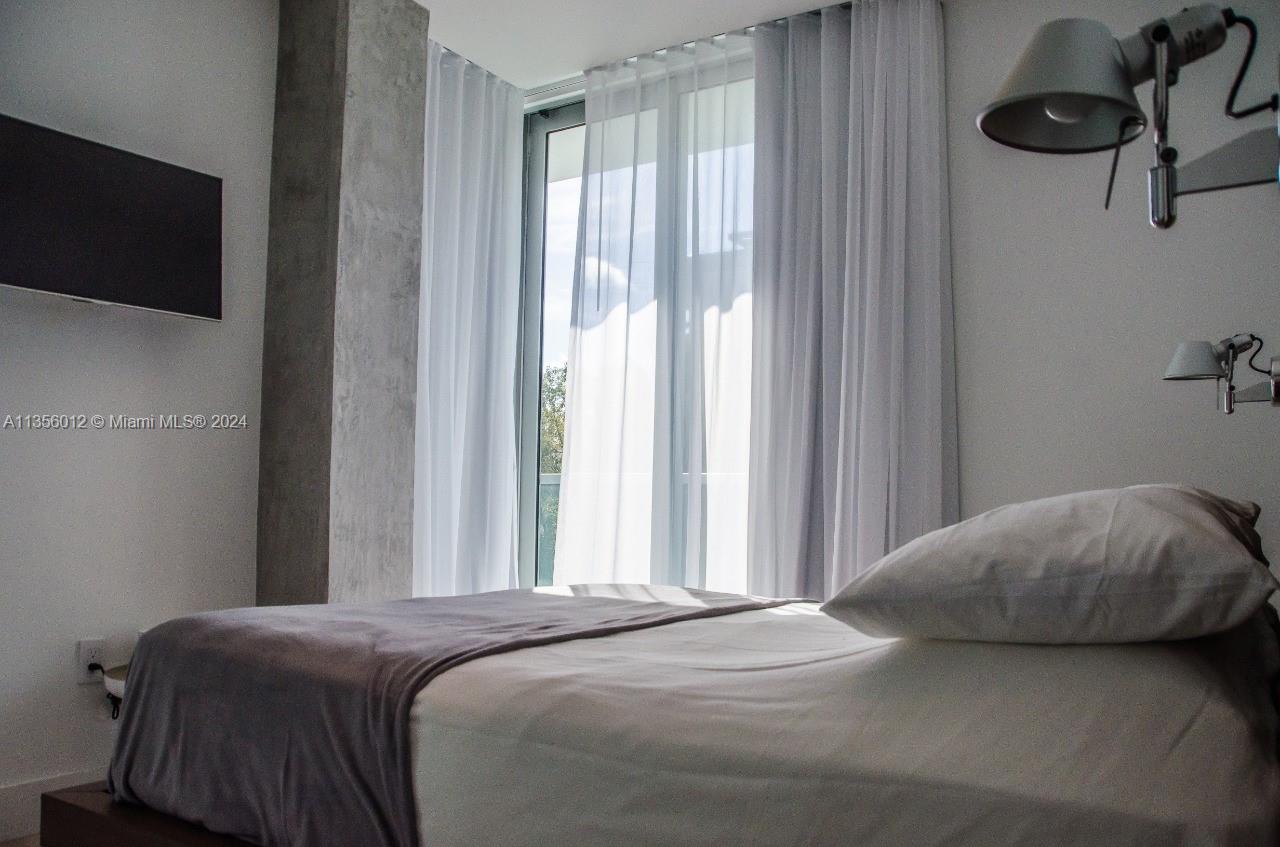 1215 West Avenue, Unit 306 Miami Beach, FL 33139 - Photo 4 of 18 a bedroom with a bed and a window