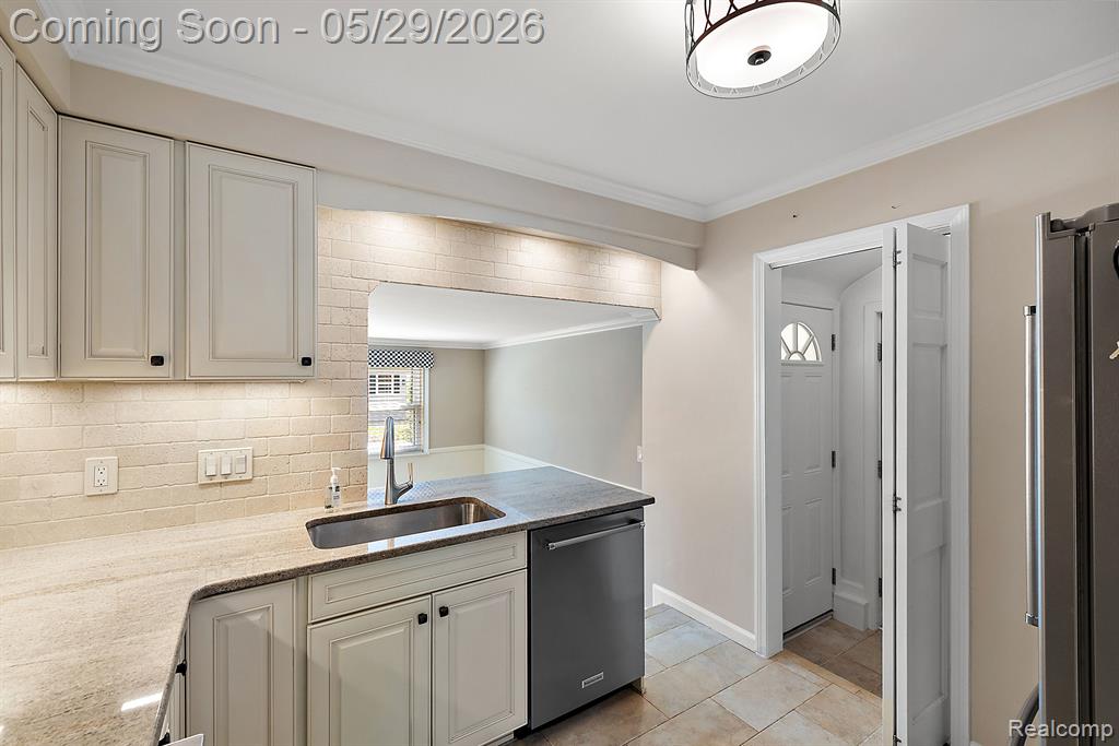2546 Dorchester Road Birmingham, MI 48009 - Photo 21 of 48