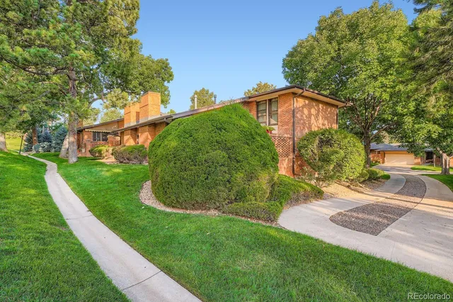 a view of a back yard of the house