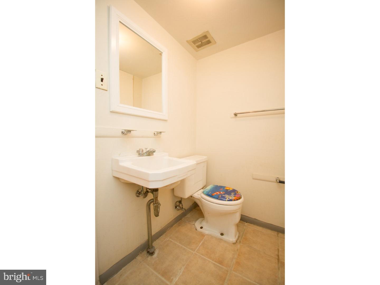 10820 Calera Road Philadelphia, PA 19154 - Photo 12 of 13