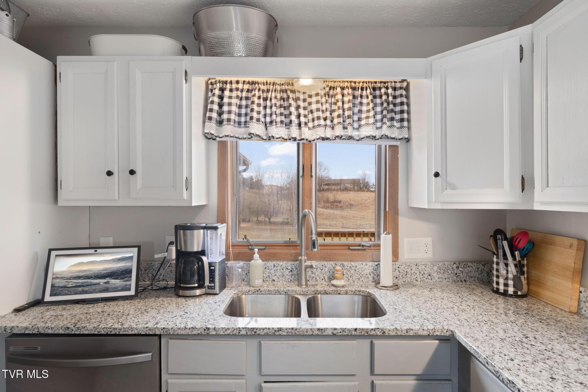 1105 Harmony Road Jonesborough, TN 37659 - Photo 13 of 53 IMG_1207