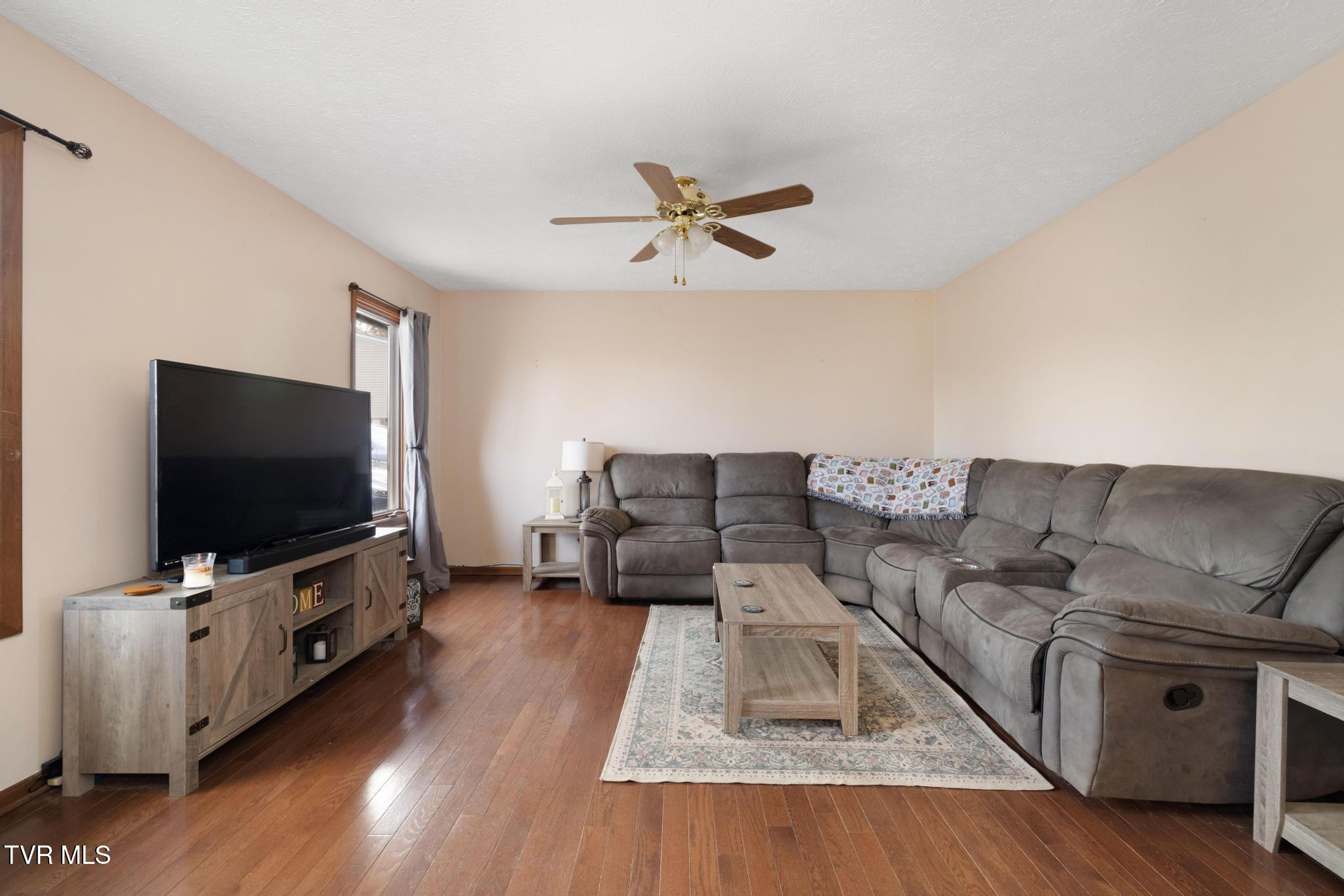 1105 Harmony Road Jonesborough, TN 37659 - Photo 4 of 53 IMG_1133