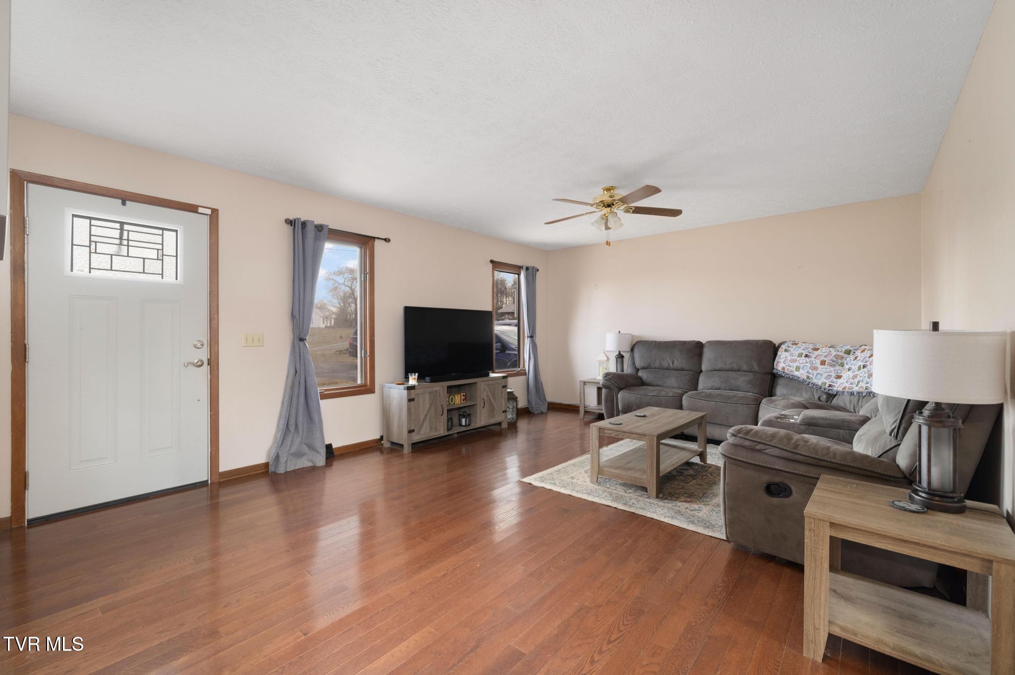 1105 Harmony Road Jonesborough, TN 37659 - Photo 5 of 53 IMG_1141