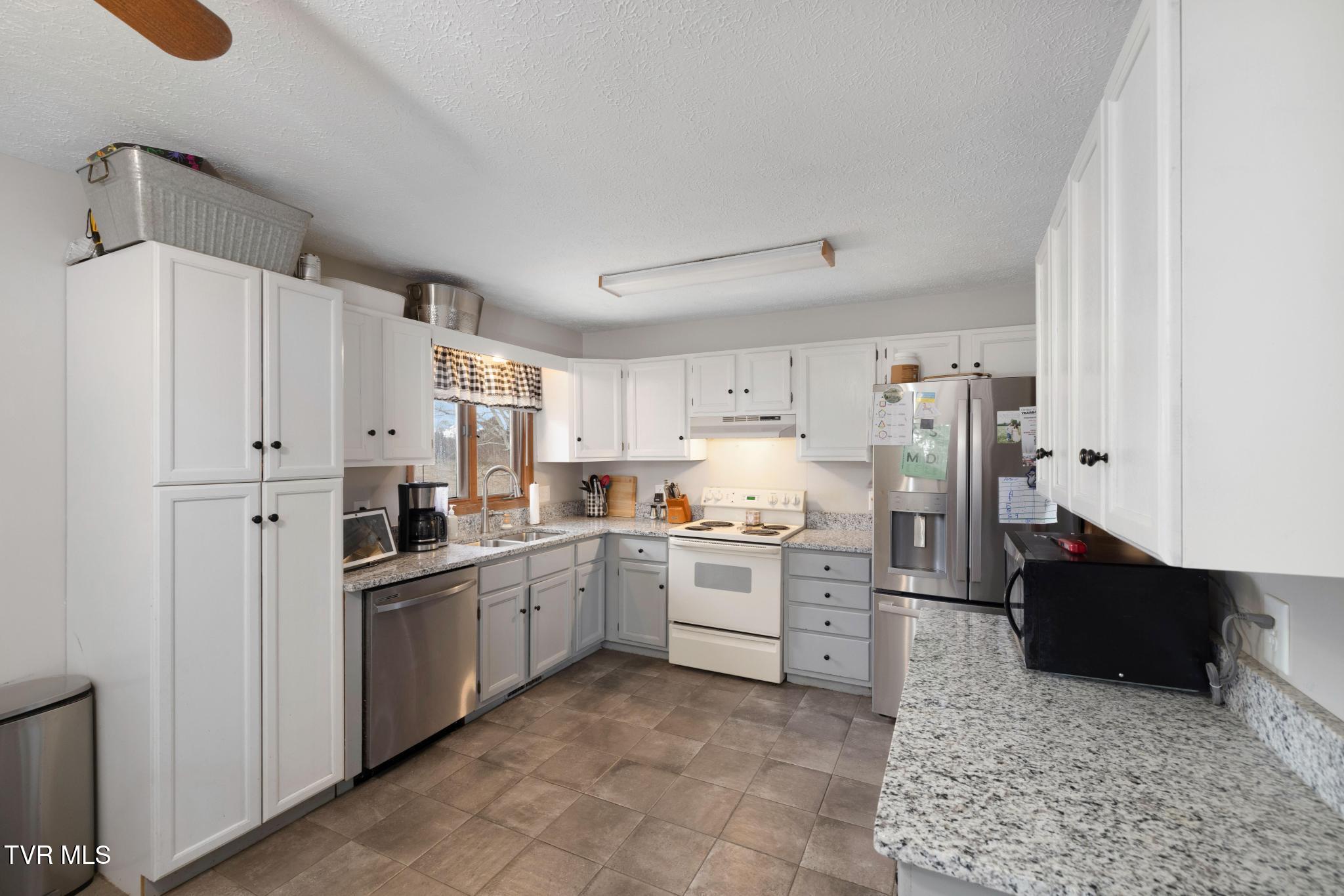 1105 Harmony Road Jonesborough, TN 37659 - Photo 8 of 53 IMG_1170