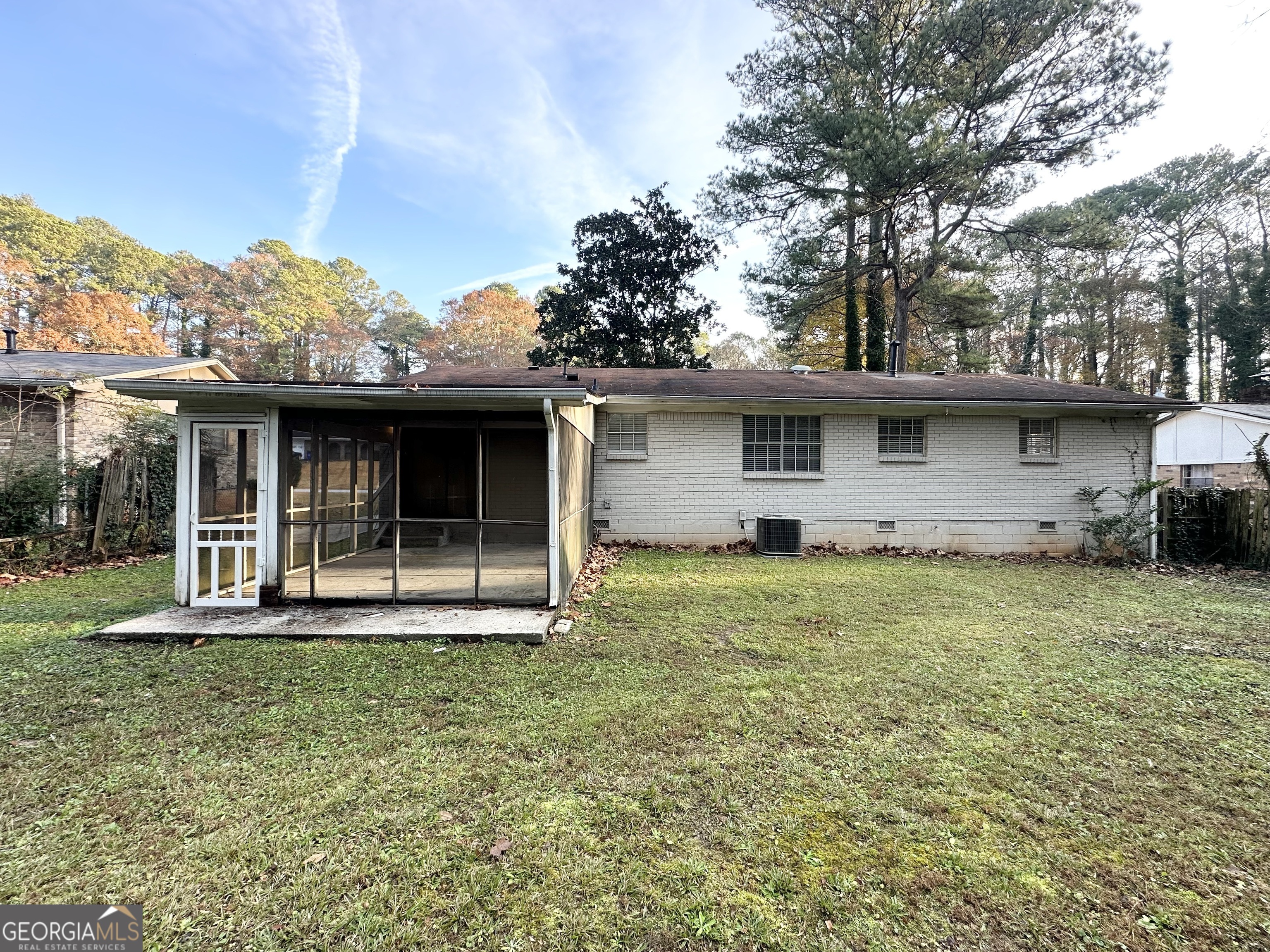2749 Williamsburg Drive Decatur, GA 30034 - Photo 14 of 14 a front view of a house with a garden
