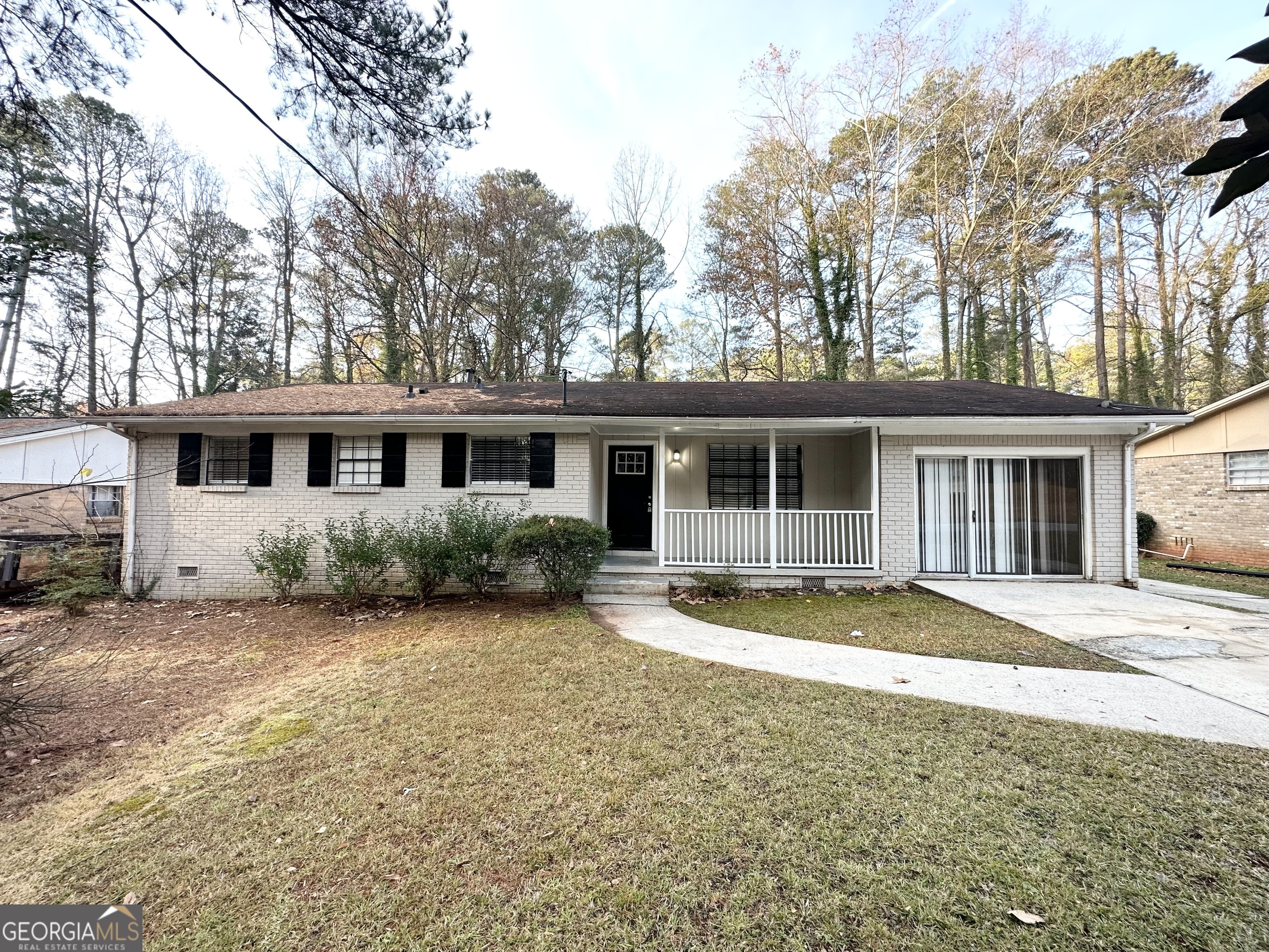 2749 Williamsburg Drive Decatur, GA 30034 - Photo 2 of 14 a front view of a house with a yard