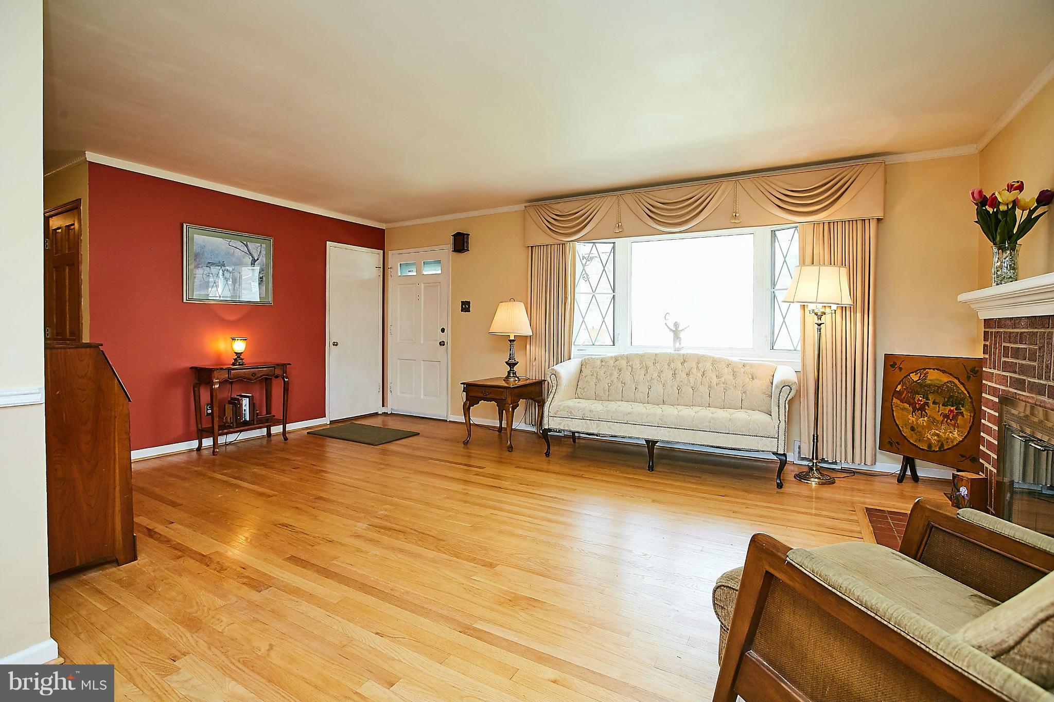 7521 Inzer Street Springfield, VA 22151 - Photo 4 of 30 Living Room w/Gorgeous Hardwood Floors