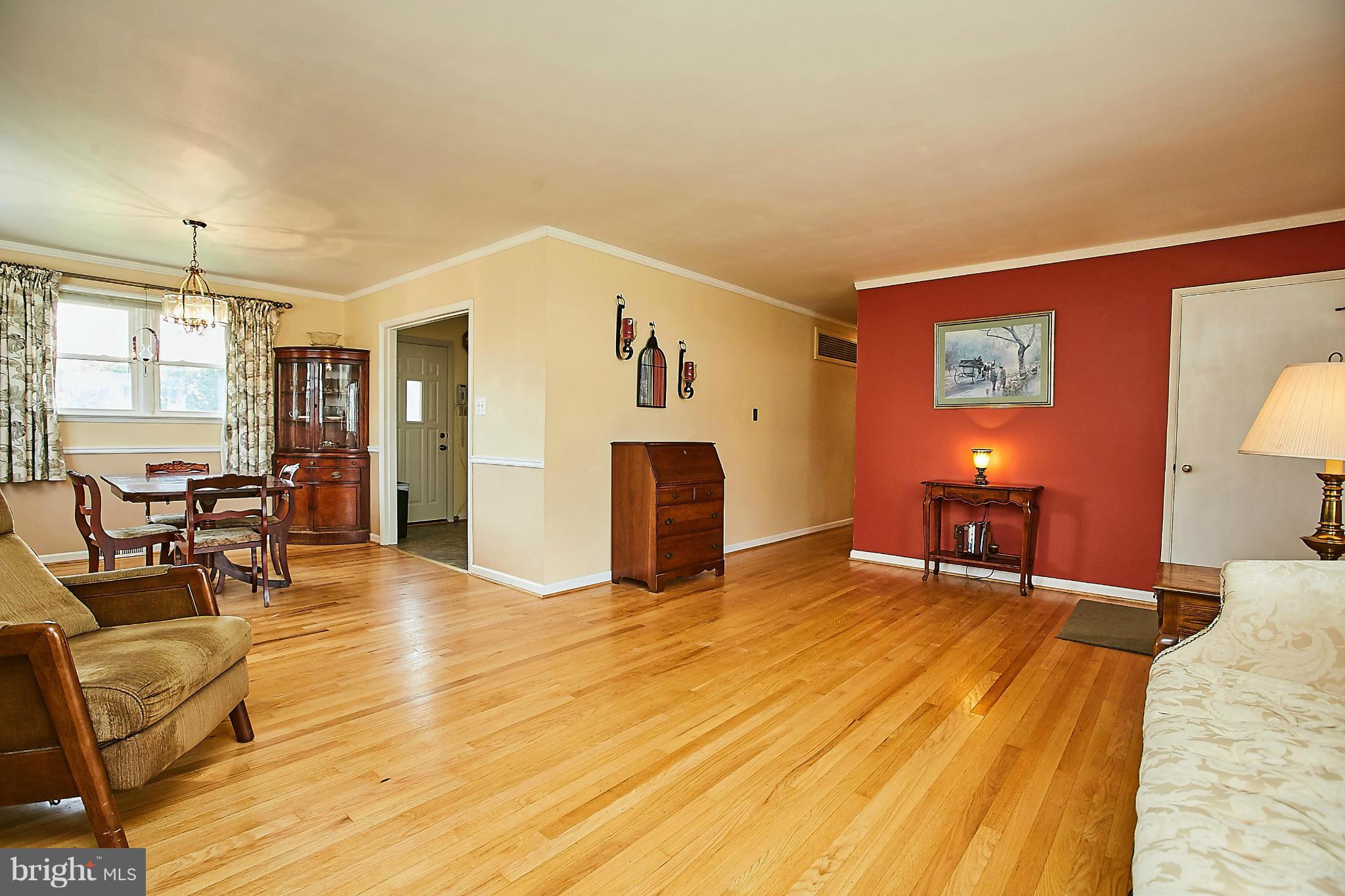 7521 Inzer Street Springfield, VA 22151 - Photo 5 of 30 Spacious Living Room