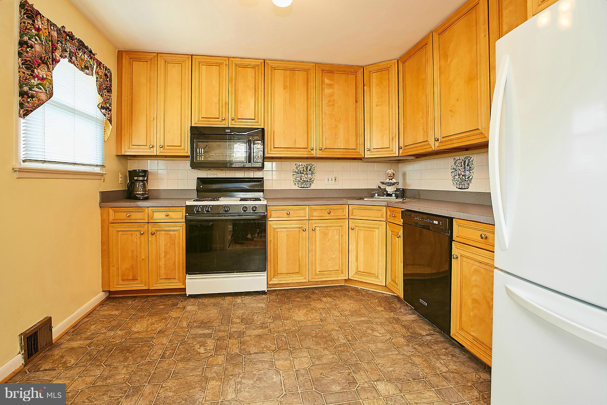 7521 Inzer Street Springfield, VA 22151 - Photo 9 of 30 Updated Kitchen