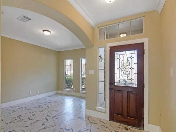 a view of entryway with a front door