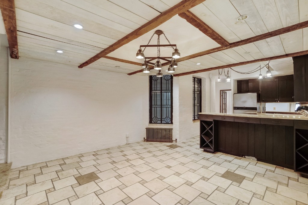 81 Perry Street, Unit GE Manhattan, NY 10014 - Photo 2 of 8 Photo 2