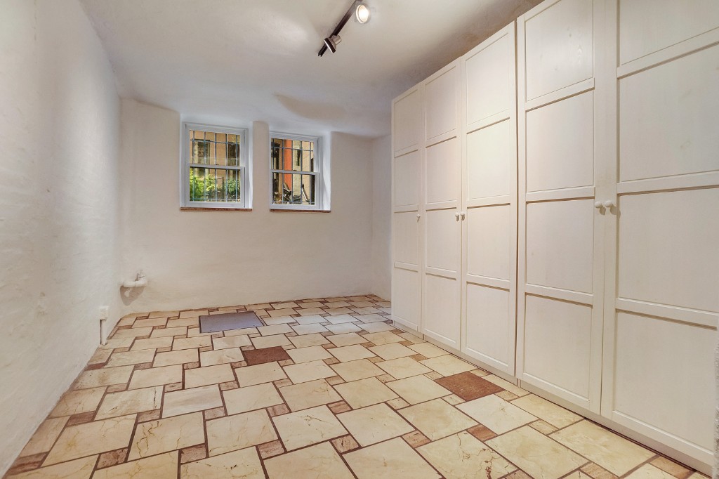 81 Perry Street, Unit GE Manhattan, NY 10014 - Photo 3 of 8 Photo 3