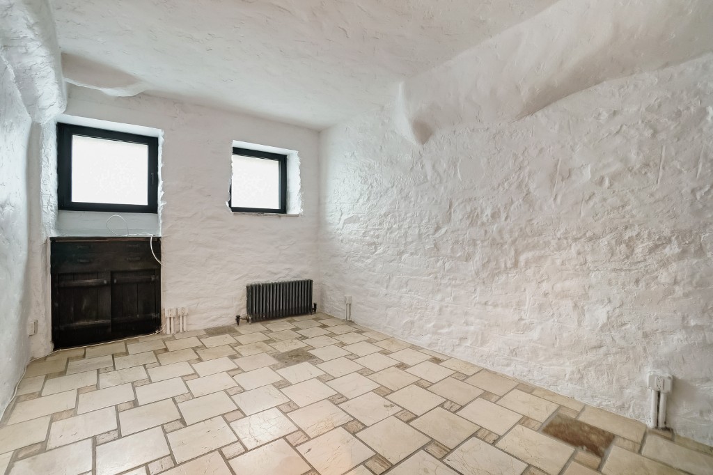81 Perry Street, Unit GE Manhattan, NY 10014 - Photo 4 of 8 Photo 4