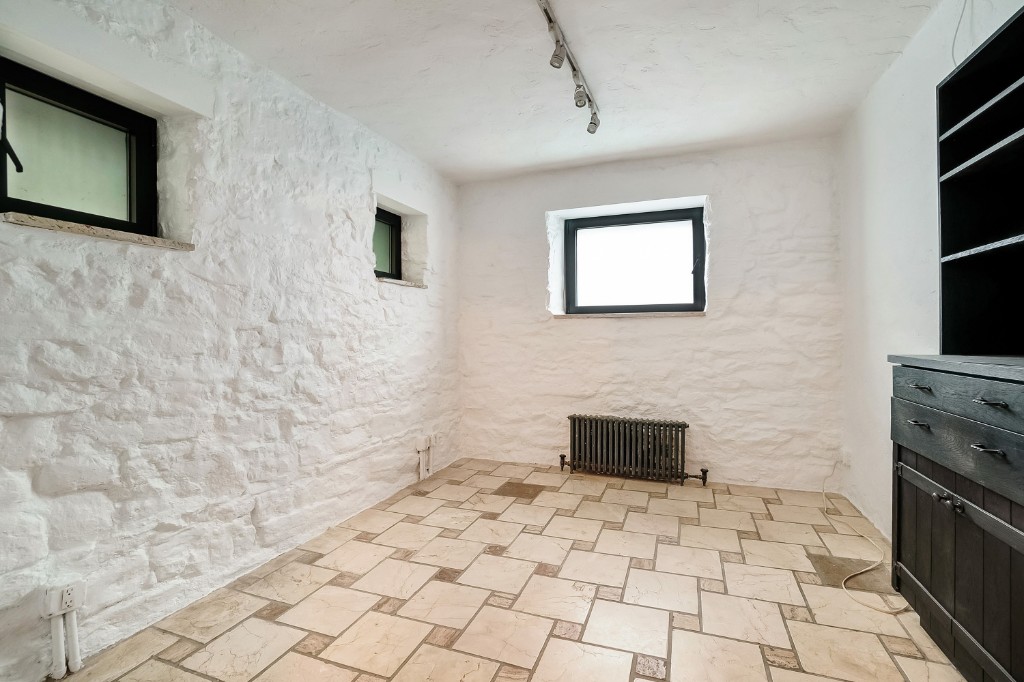 81 Perry Street, Unit GE Manhattan, NY 10014 - Photo 5 of 8 Photo 5
