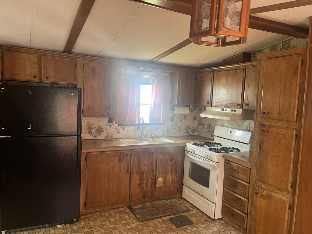 83 Clark Road, Unit 60 Shirley, MA 01464 - Photo 5 of 15 Gallery Image 5