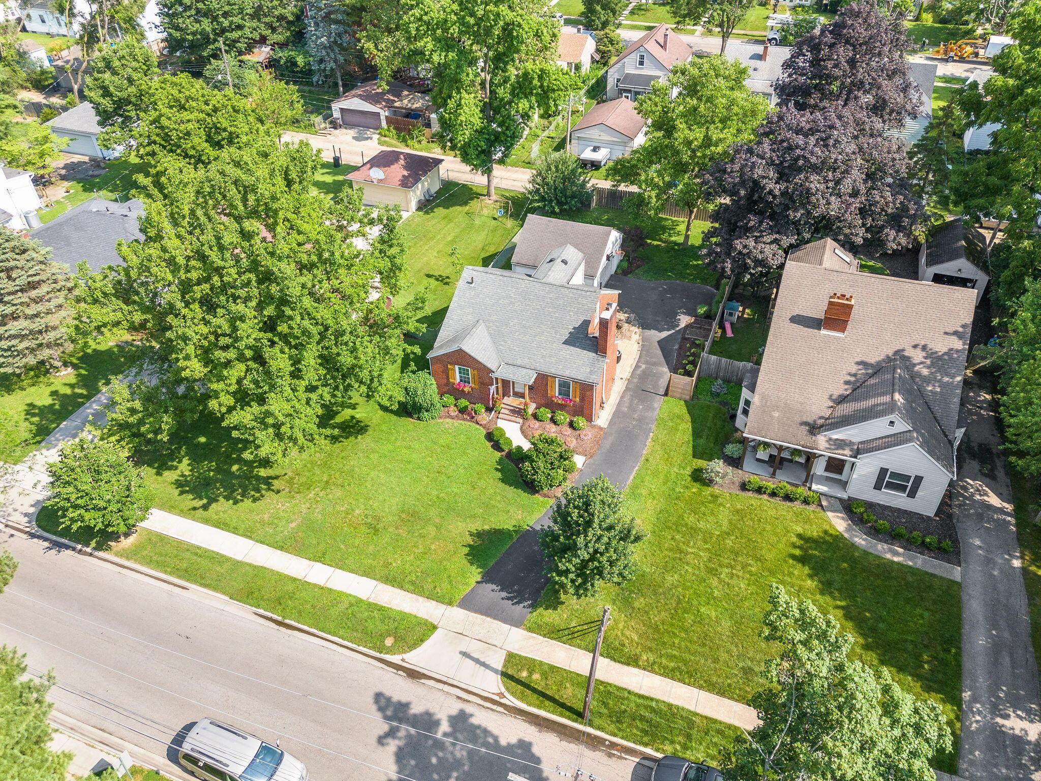 2698 Ruhl Avenue Columbus, OH 43209 - Photo 4 of 57 6-web-or-mls-DJI_20250626103513_0653_D
