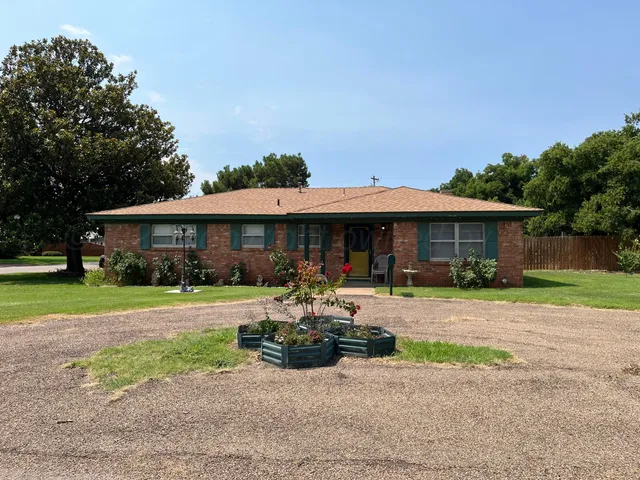 $254,400 | 310 Ave C Southwest, Childress, TX 79201