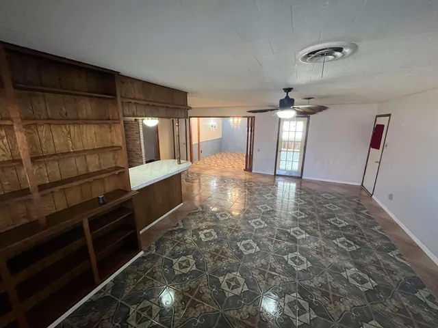 $254,400 | 310 Ave C Southeast, Childress, TX 79201