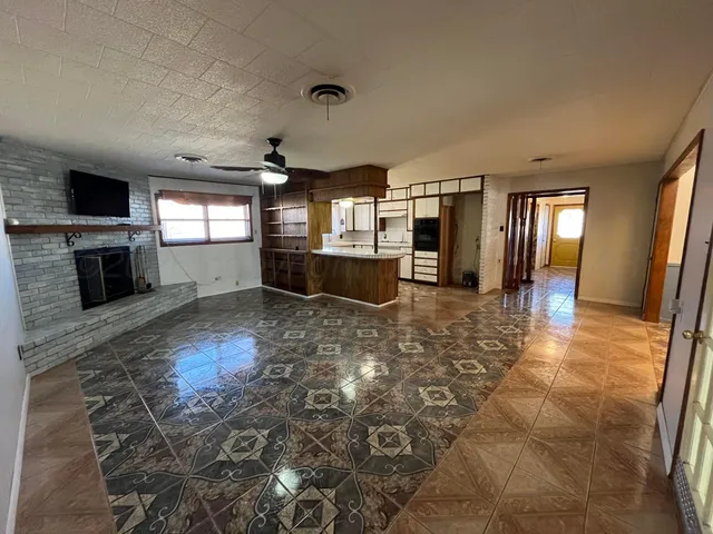 $254,400 | 310 Ave C Southeast, Childress, TX 79201