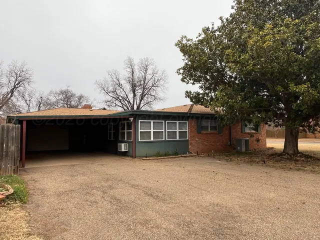$254,400 | 310 Ave C Southeast, Childress, TX 79201