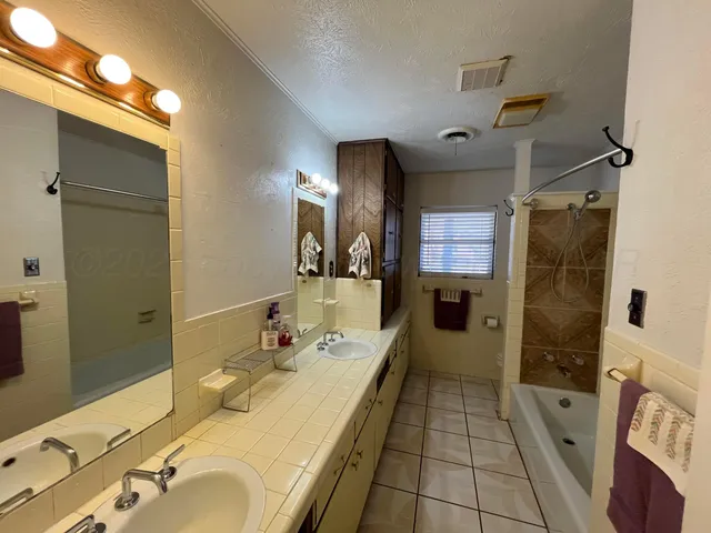 $254,400 | 310 Ave C Southeast, Childress, TX 79201