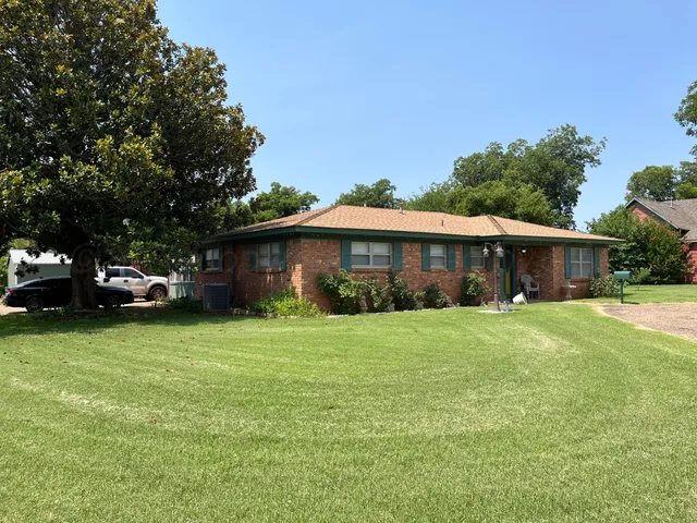 $254,400 | 310 Ave C Southeast, Childress, TX 79201