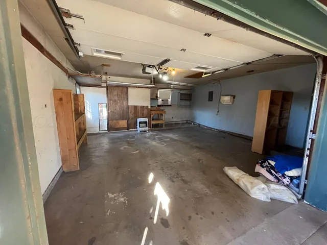 $254,400 | 310 Ave C Southeast, Childress, TX 79201