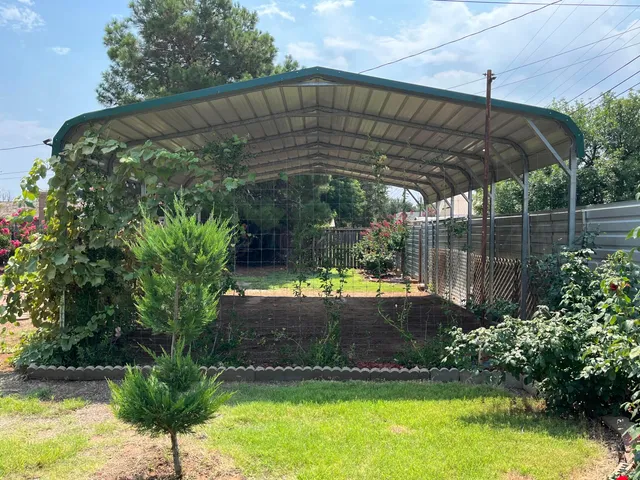 $254,400 | 310 Ave C Southeast, Childress, TX 79201