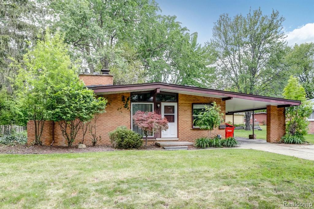 29531 Fall River Road Southfield, MI 48076 - Photo 1 of 25