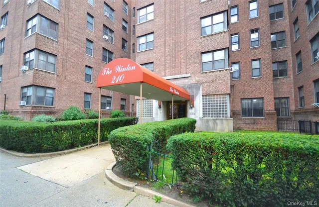 $330,000 | 210 Martine Avenue, Unit 1H, White Plains, NY 10601