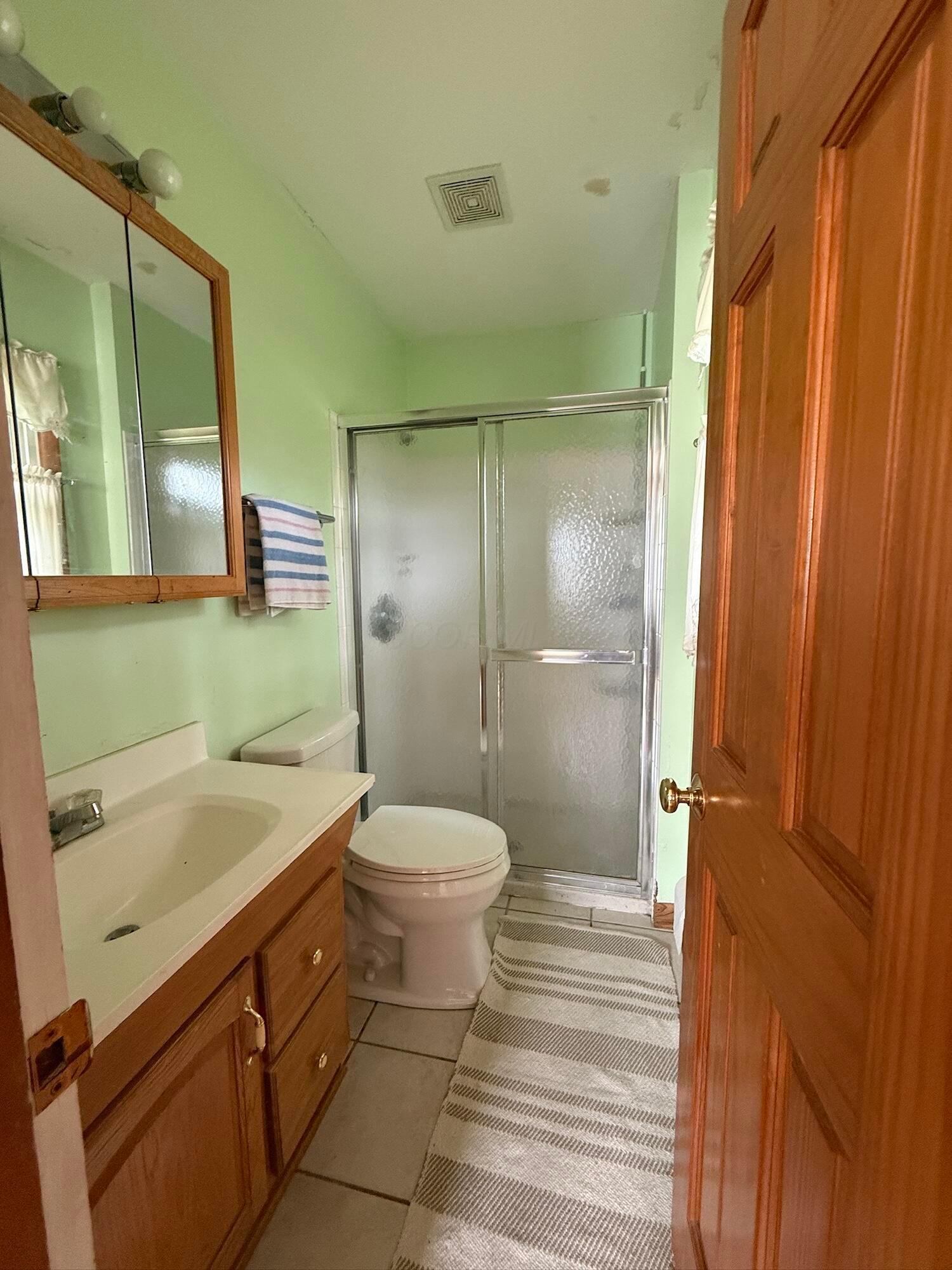 308 Lockville Road Pickerington, OH 43147 - Photo 16 of 24 Primary Bedroom Bathroom
