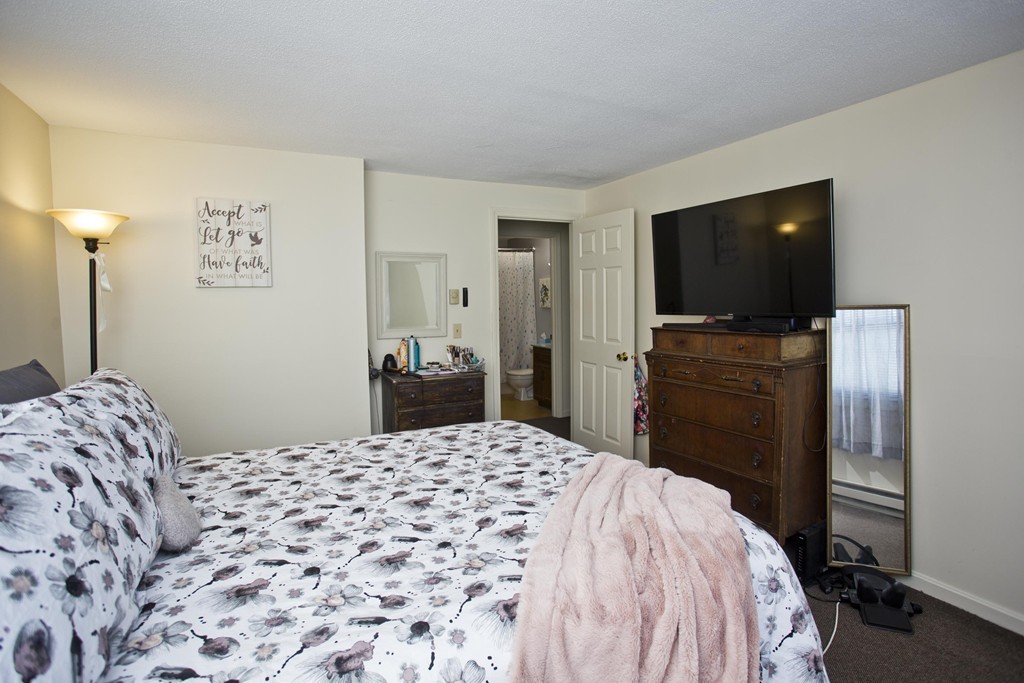 136 Lockhouse Road Westfield, MA 01085 - Photo 9 of 23 Gallery Image 9