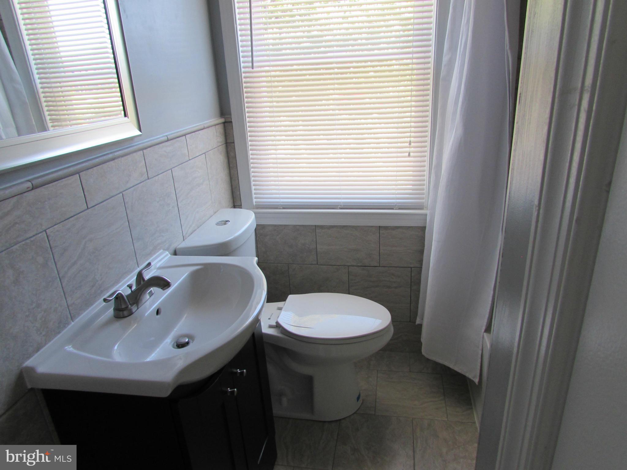 5928 Glennor Road Baltimore, MD 21239 - Photo 12 of 18 Bath
