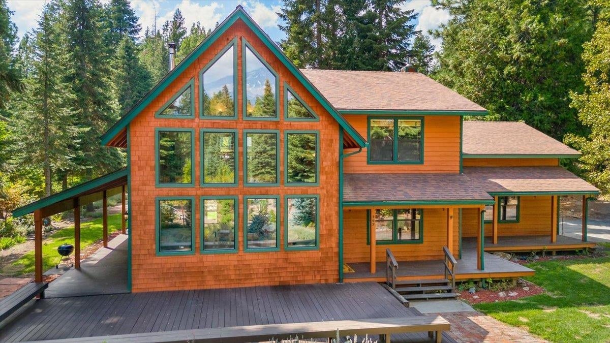 2331 Davis Place Road Mount Shasta, CA 96067 - Photo 4 of 41 Gallery Image 4