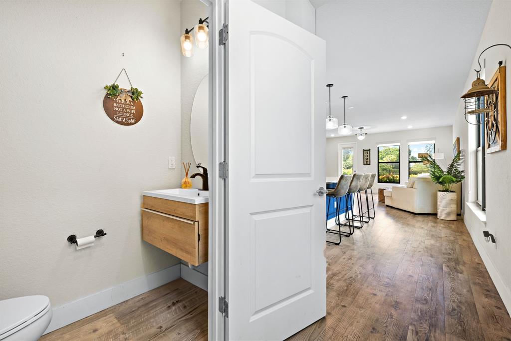 2178 Appleton Circle South Oakland Park, FL 33309 - Photo 3 of 22 a room with table chairs and a potted plant