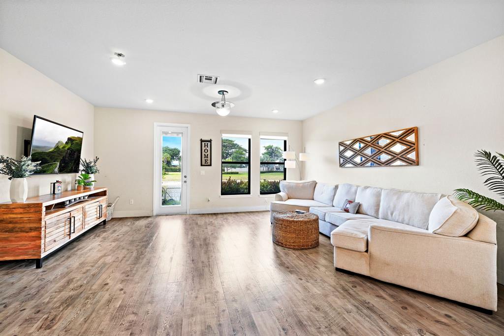 2178 Appleton Circle South Oakland Park, FL 33309 - Photo 5 of 22 a living room with furniture and a flat screen tv