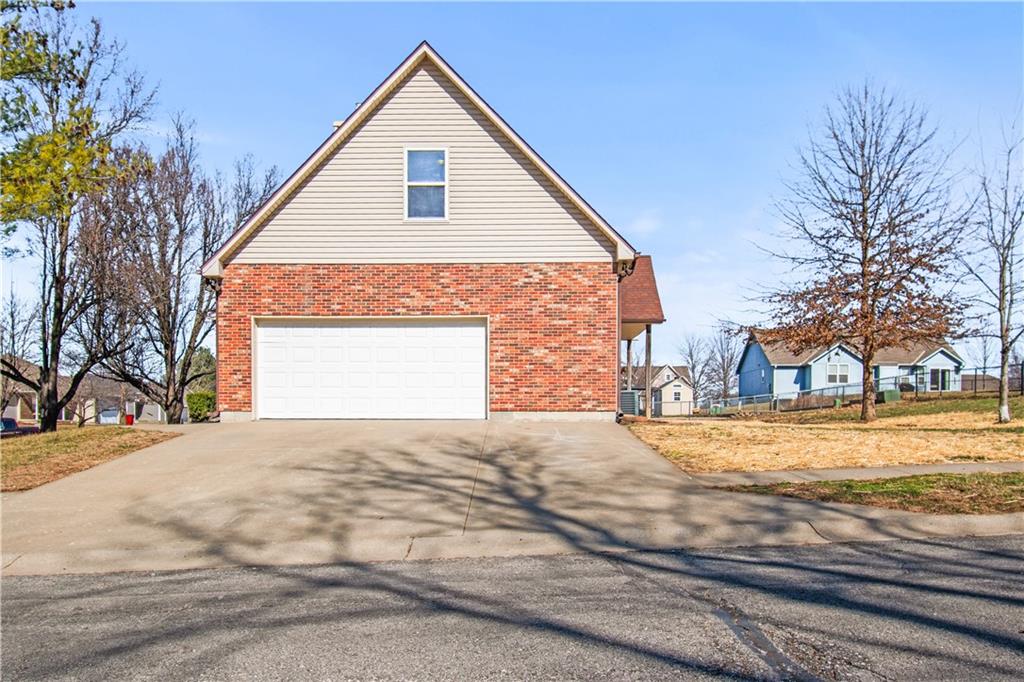 707 Tall Chief Street Buckner, MO 64016 - Photo 31 of 35