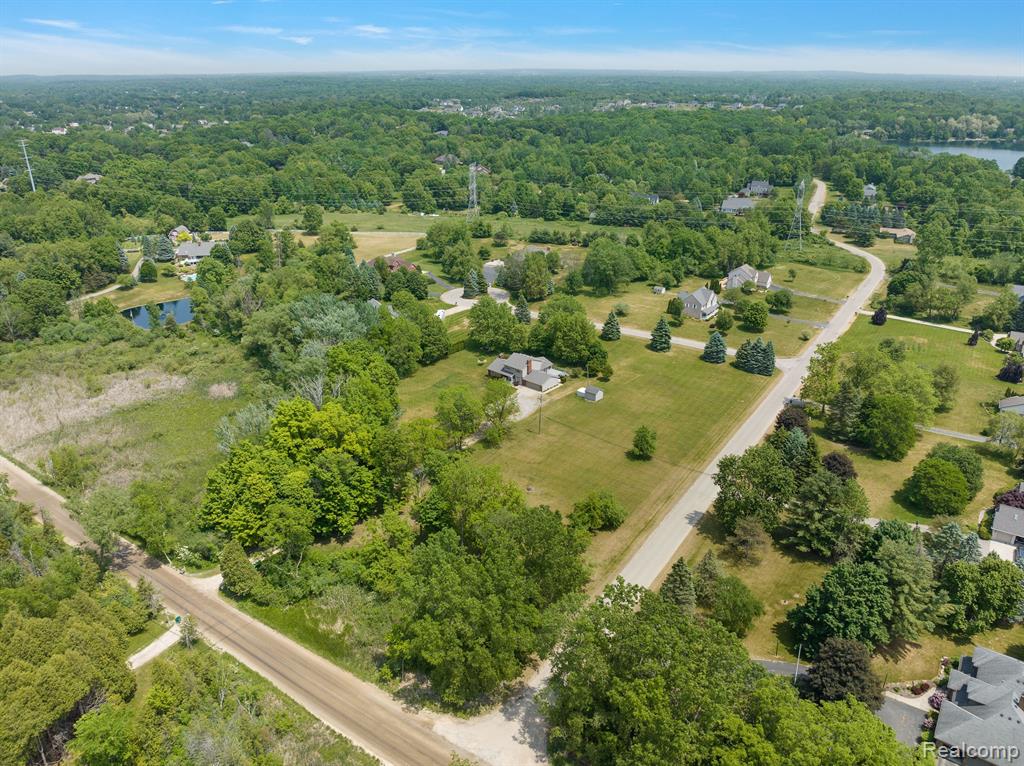 9844 Pine Knob Road Clarkston, MI 48348 - Photo 47 of 65 Gallery Image 47