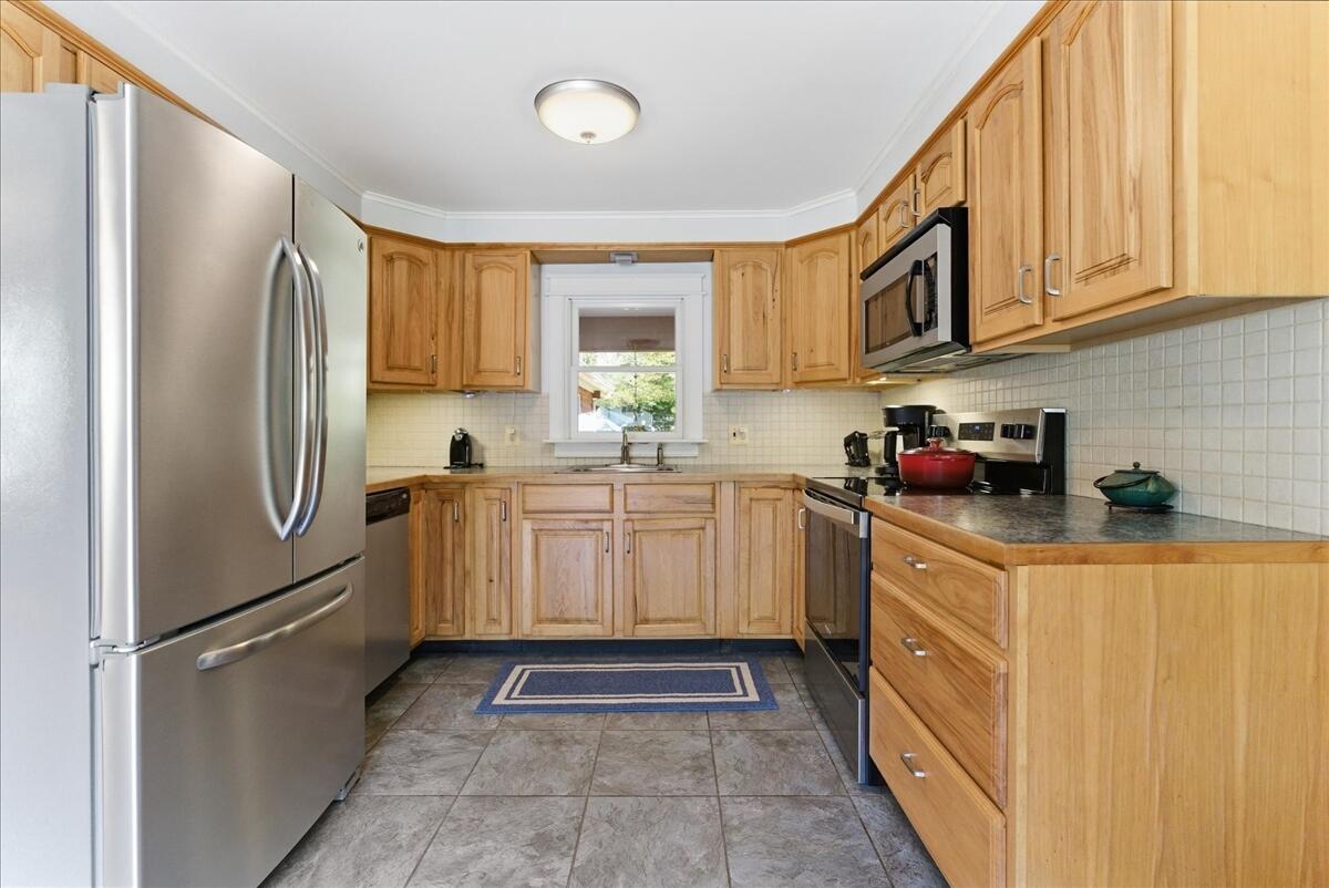 43 Holmes Road Winthrop, ME 04364 - Photo 9 of 78 046-2_kitchen_c