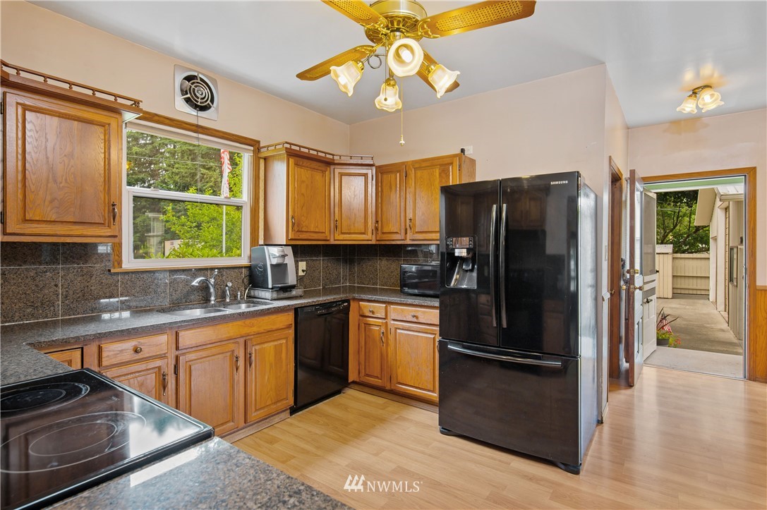 7208 Riverside Drive East Sumner, WA 98390 - Photo 5 of 35